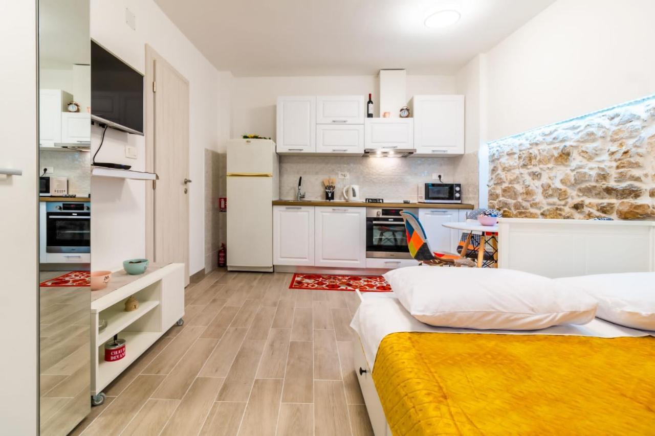 Studio Apartman Mirela Kastel Stafilic Kastela Ngoại thất bức ảnh